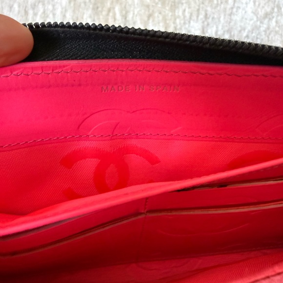 💯 Auth CHANEL CAMBON Black Quilted Zip-Around Wallet with Hot Pink Interior - Picture 14 of 16